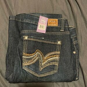 Ashly low rise slim boot
Size 11 regular (juniors)